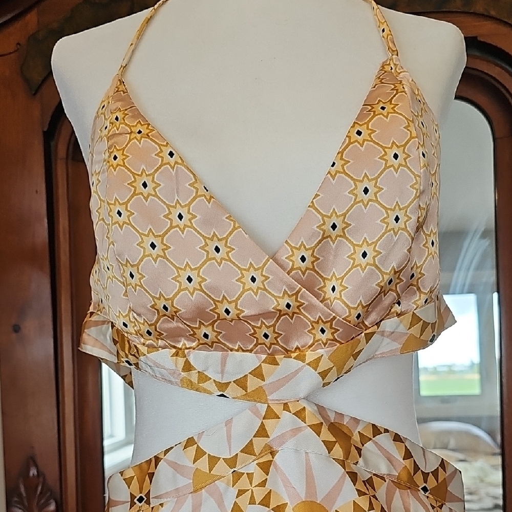 Golden Patterned Cutout Maxi Dress - Women - Picture 4 of 8